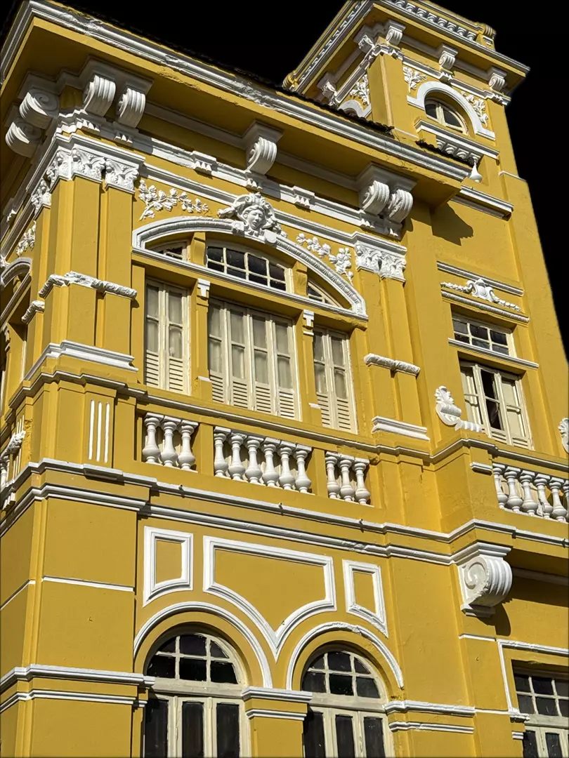 Somos agência credenciada e especializada em passeios opcionais, turismo receptivo, traslados e experiências inesquecíveis pela Costa do Cacau.